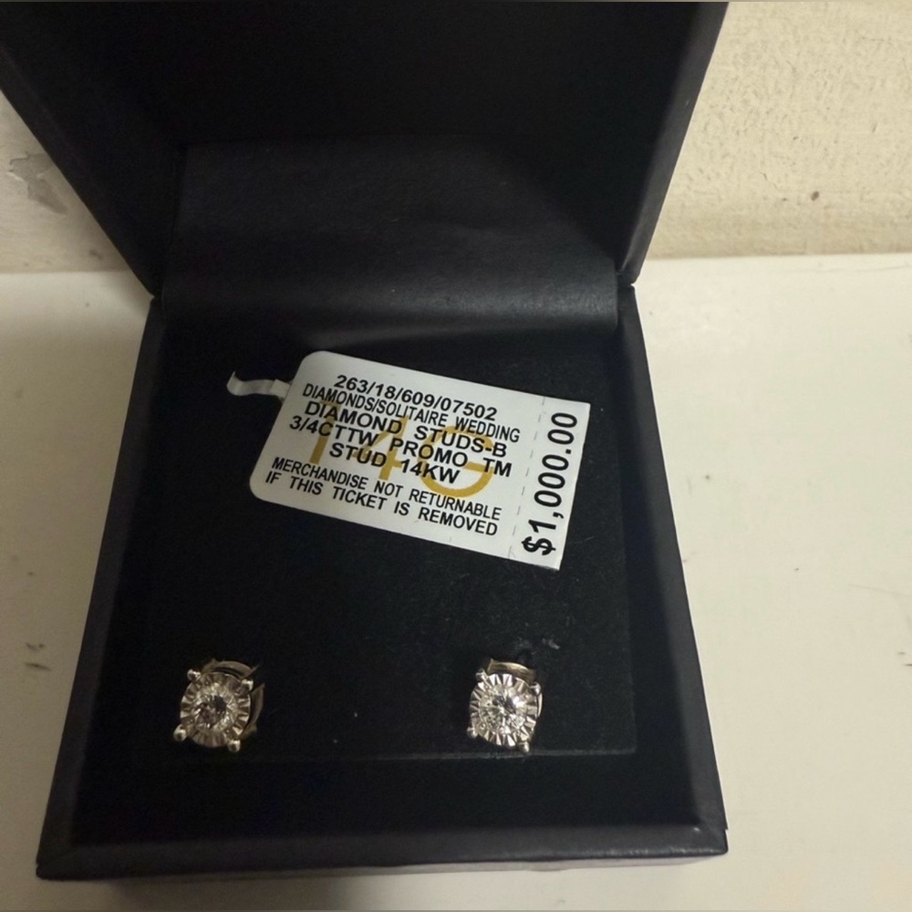 rh macys&co
MACY's Diamond Stud Earrings (3/4ct. t.w.) in 14K White Gold (EUC)